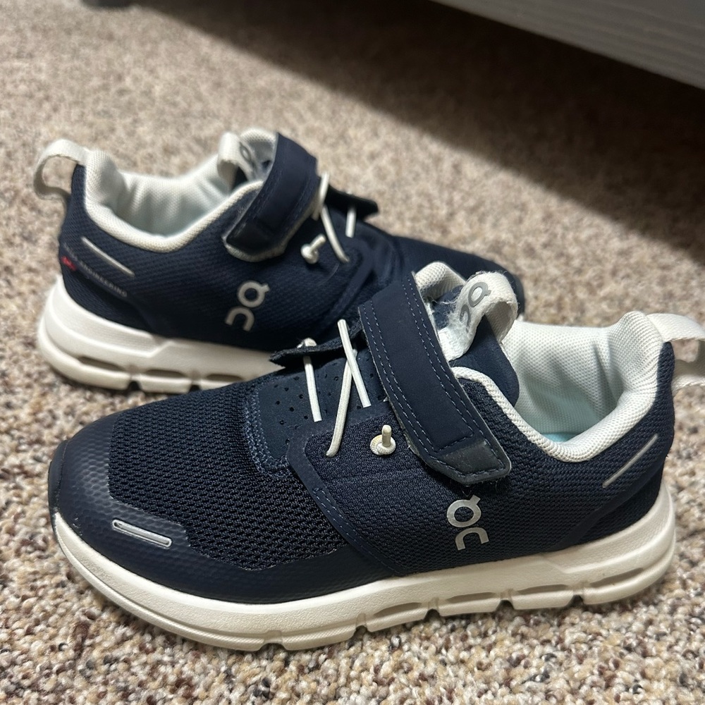 little kids On clouds size 11c